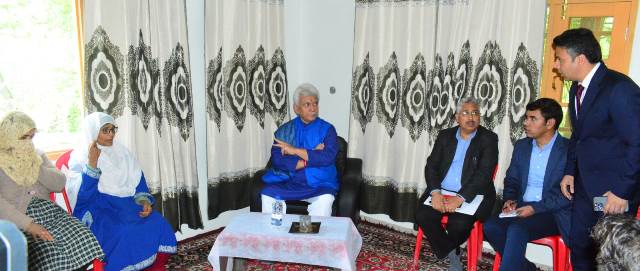  Lt Governor meets family members of the victims of Srinagar Boat Tragedy   