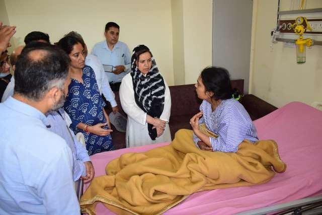  Sakeena Itoo visits GMC Jammu, enquires about the well being of injured girl students