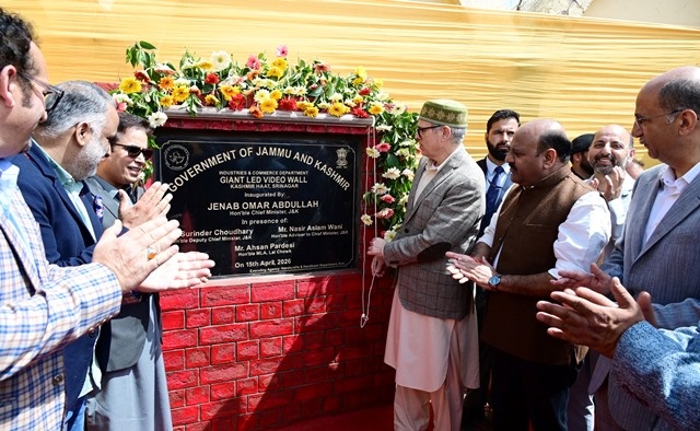CM Omar Abdullah inaugurates ‘Know Your Artisan’ under Soulful Kashmir initiative at Kashmir Haat