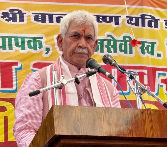 Lieutenant Governor unveiled the statue of renowned Social Worker Shri Vijay Bahadur Singh