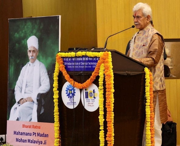  LG pays tributes to Mahamana Pandit Madan Mohan Malaviya on the Foundation Day of Banaras Hindu University