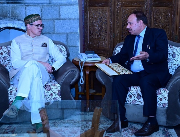    CM Omar Abdullah meets IUST VC, KCCI delegation at Raabita