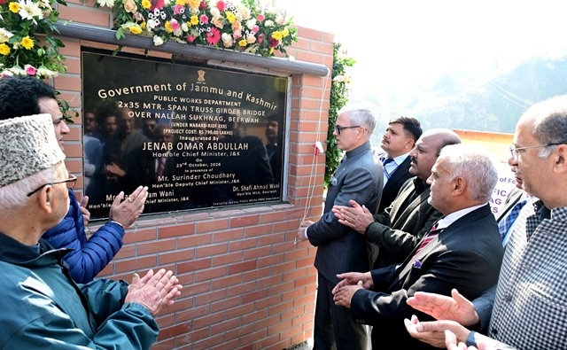  CM Omar Abdullah inaugurates, lays foundation of projects worth Rs 25 crore in Beerwah