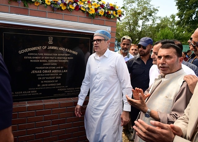  CM lays foundation stone for Fruit & Vegetable Mandi at Wussan Bangil, Tangmarg