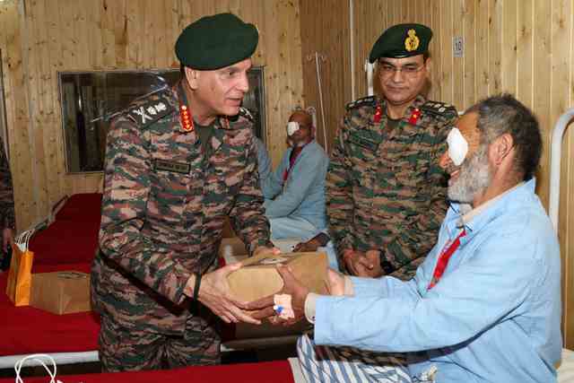 JK LG lauds Armed Forces Medical Services for restoring sight of 220 patients