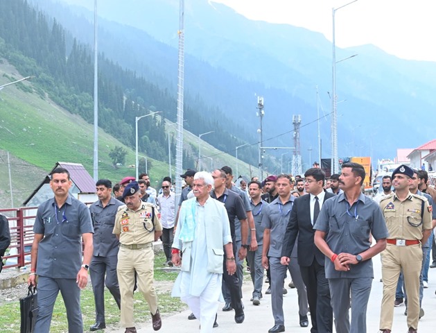 Lieutenant Governor visits Baltal, reviews preparations for the upcoming Shri Amarnathji Yatra