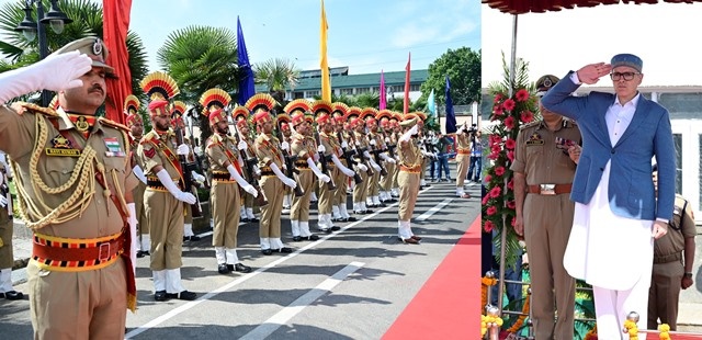   Darbar Move reopens in Srinagar, CM receives warm reception, accorded Guard of Honour