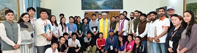  LG interacts with youth from Ladakh visiting Jammu 